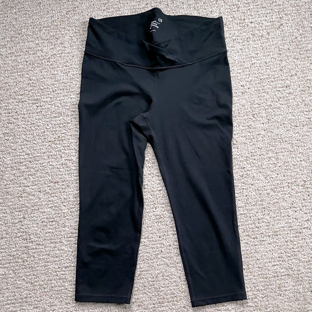 GapFit blackout technology maternity leggings Medium